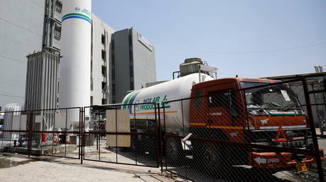 Delhi oxygen crisis: Hospitals hover hours from running out amid hike in serious Covid-19 cases