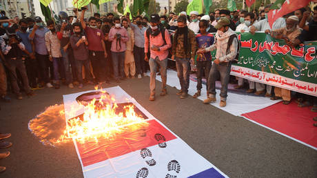 Pakistan delays debate on expelling Paris envoy for second time after suppressing anti-France protests