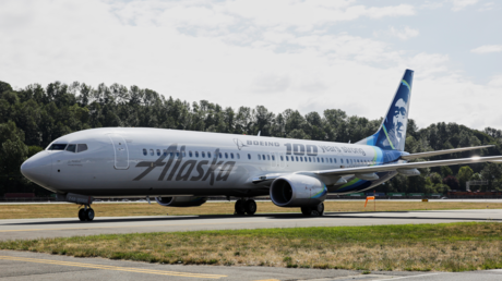 FILE PHOTO. An Alaska Airlines plane in Seattle, Washington, USA. © Reuters / Jason Redmond