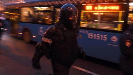 Russian police detain one journalist & question another in early-morning house calls over &lsquo;participation&rsquo; in pro-Navalny rallies