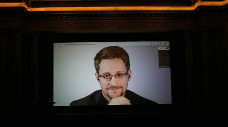 Keynote speaker Snowden crashes ‘elite’ business investment seminar, urges public NOT to give organizer money