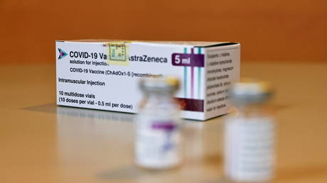 Vials of the AstraZeneca vaccine against the coronavirus disease (Covid-19) (FILE PHOTO) © REUTERS/Ann Wang/