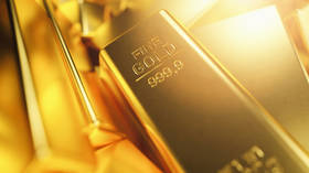 Weaker dollar pushes gold price to 7-week high