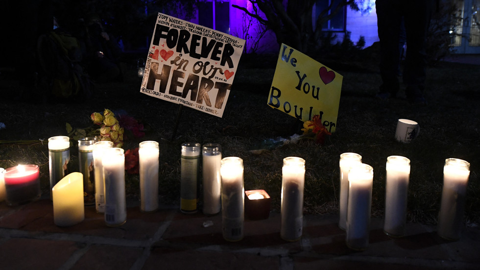 As the mass shootings continue, US won't solve its gun problem until American men look inside their heads, not their holsters — RT Op-ed - Vimarsana News
