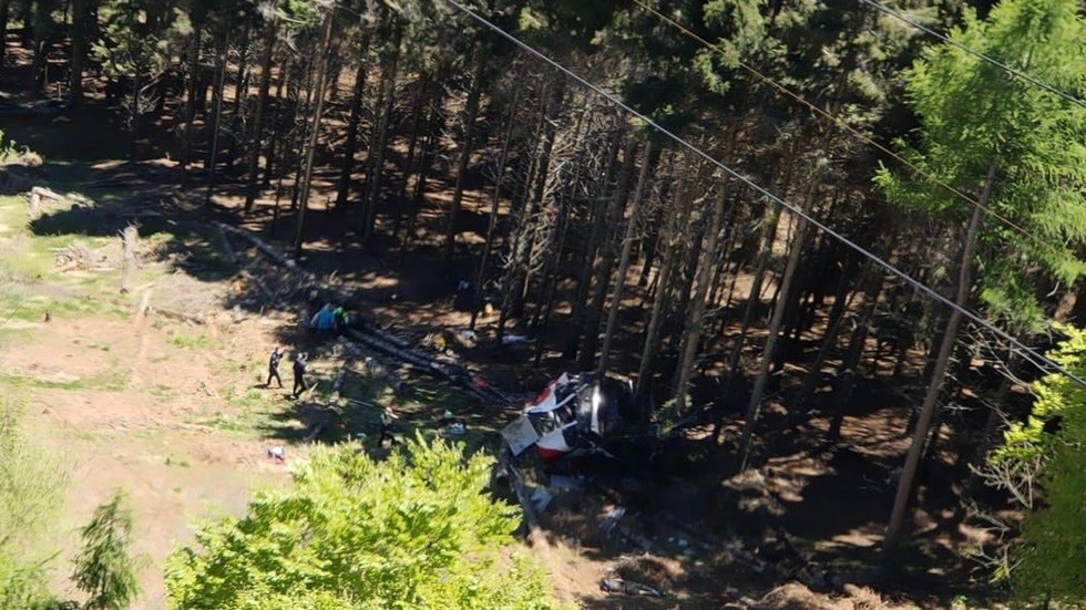 The incident happened on Sunday in the Italian Alps on the cableway line which connects the commune of Stresa near Lake Maggiore with the top of Mount