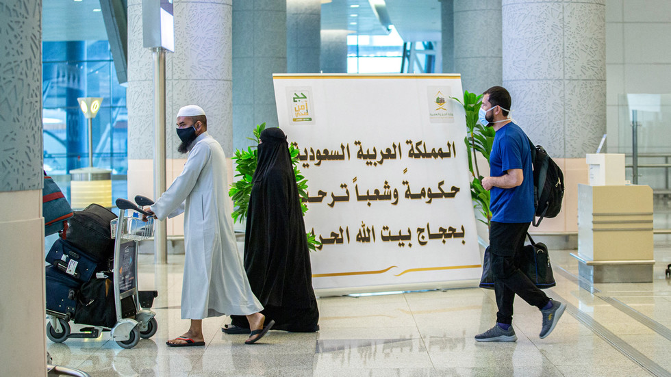 Saudi-Arabien: Wer den experimentellen Impfstoff verweigert, darf das Land nicht verlassen, Einkaufszentren und Universitäten nicht besuchen und vieles mehr
