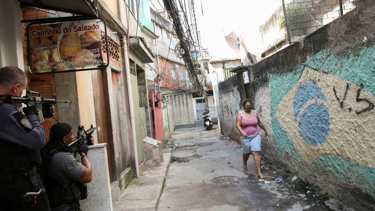 25 killed in Rio de Janeiro shoot-out as Brazilian police clash with drug cartel in favela (VIDEOS)