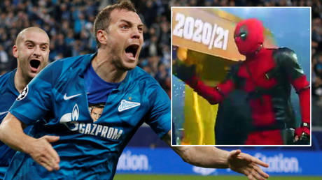 Marvel-lous: Zenit&rsquo;s Dzyuba fulfils a dream by donning Deadpool costume on his way to lift Russian Premier League trophy (VIDEO)