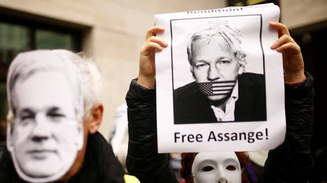 FILE PHOTO: Demonstrators protest outside of Westminster Magistrates Court during the extradition trial for WikiLeaks founder Julian Assange, in London, Britain, October 21, 2019.