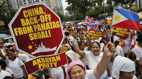 Beijing tells Manila to keep hands off Chinese islands, asks FM to comply with basic etiquette of diplomacy after &lsquo;dirty&rsquo; remarks