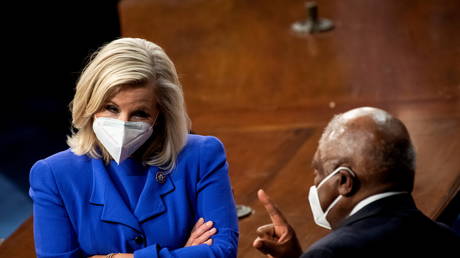 Cheney getting scolded by House Majority Whip Jim Clyburn by © Reuters / Pool