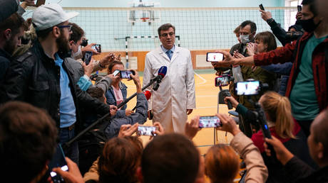 FILE PHOTO. Alexander Murakhovsky, chief doctor at Omsk Emergency Hospital No. 1, Russia. © AFP / DIMITAR DILKOFF