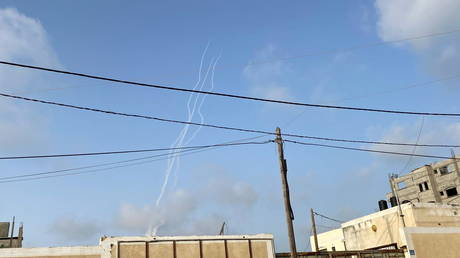 Rockets are launched into Israel amid Jerusalem's tension, in Gaza May 10, 2021. © REUTERS/Suhaib Salem