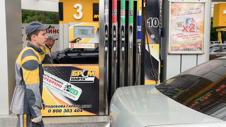 Ukraine on verge of fuel crisis: Politically driven decisions to stop imports from Russia & Belarus may lead to shortage &ndash; expert