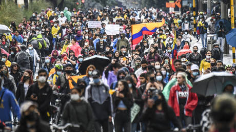 Demonstrators take part in a protest against a tax reform proposed by Colombian President Ivan Duque's government in Bogota, on May 4, 2021. © AFP / Juan BARRETO