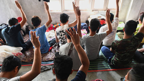 FILE PHOTO. Myanmarese policemen, who fled Myanmar and crossed illegally to India, in a temporary shelter at an undisclosed location in India's northeastern state of Mizoram. © AFP / Sajjad HUSSAIN