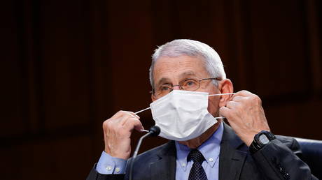 Dr. Anthony Fauci, director of the National Institute of Allergy and Infectious Diseases, adjusts his protective mask during a U.S. Senate Health, Education, Labor and Pensions Committee hearing in Washington, U.S., March 18, 2021.© REUTERS/Susan Walsh