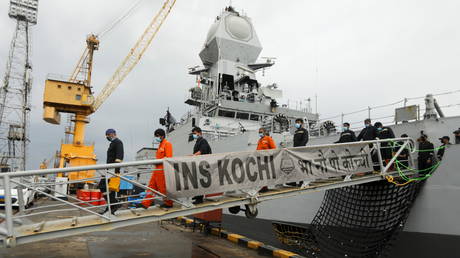 People who were stranded at sea aboard Barge P305 due to Cyclone Tauktae exit the Indian Naval Ship (INS) Kochi after they were rescued by the Indian Navy, at Naval Dockyard, Mumbai, India, May 19, 2021. © REUTERS/Francis Mascarenhas