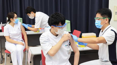 FILE PHOTO. Medical workers receive doses of the vaccine against the COVID-19 at the Tokyo Metropolitan Cancer and Infectious Diseases Center Komagome Hospital in Tokyo, Japan. © Reuters / Yoshikazu Tsuno