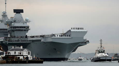 FILE PHOTO: Royal Navy aircraft carrier, HMS Queen Elizabeth at Portsmouth Naval base, Britain. © Reuters / Peter Nicholls