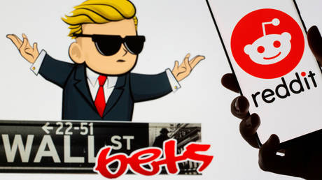 RT&rsquo;s Keiser Report looks at new phenomenon of small-time investors on free-trading apps beating Wall Street at its own game