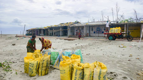 Thousands evacuated as east India braces for Cyclone Yaas, 2 reported dead in tornado (VIDEOS)