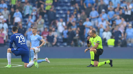 Boos were heard as Chelsea and Man City players took a knee. © Reuters