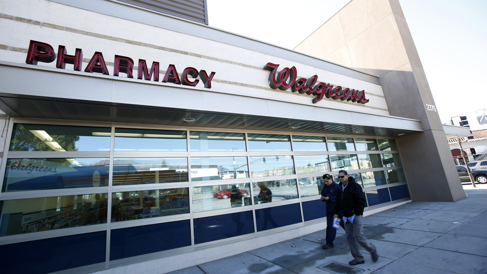 ‘I see this constantly’: VIDEO shows thief casually and openly robbing Walgreens, as businesses