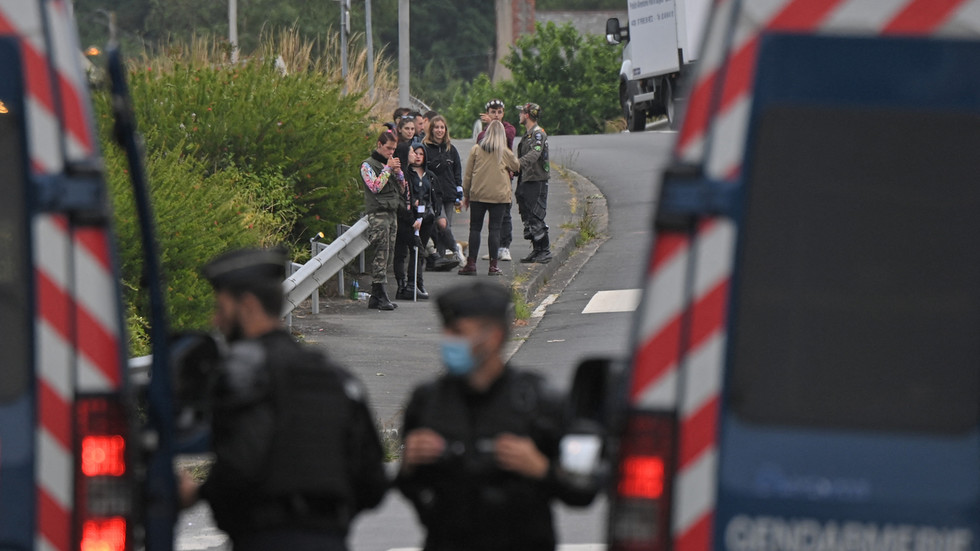 Illegal 1,500-strong rave kicks off in France after night of clashes that saw 5 police injured & reveler LOSE a hand (VIDEOS)