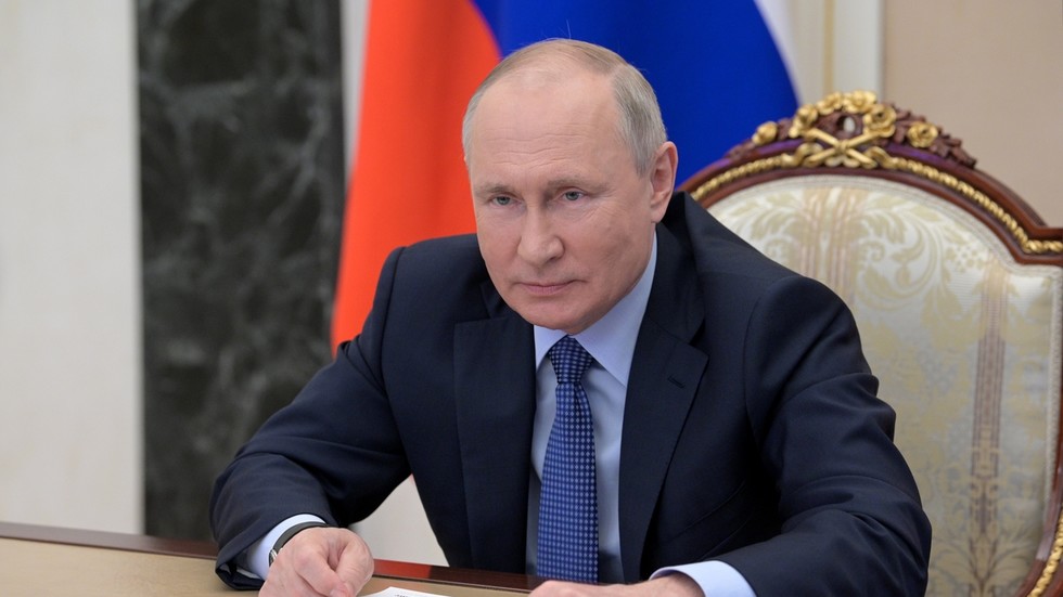 Soviets worked with West to bring down Nazi legacy – but now NATO expansion risks tearing Europe apart once again, Putin says