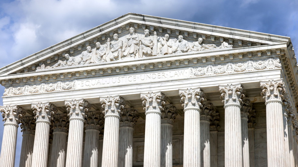 Major free speech ruling sees US Supreme Court side with teen who sued school district for suspending her over Snapchat swearing