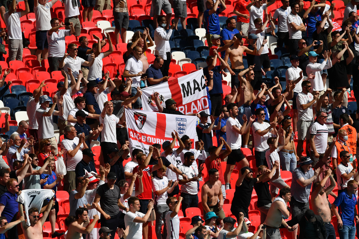 Football Fan In Serious Condition After Plunging From Stands At Wembley During England V Croatia Euro 2020 Game Rt Sport News