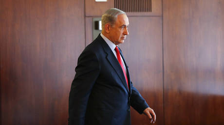 FILE PHOTO: Israel's Prime Minister Benjamin Netanyahu leaves after delivering a statement to the media at the Knesset, on July 22, 2013 in Jerusalem, Israel. © Baz Ratner-Pool/Getty Images