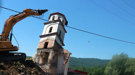 A digger demolishes a Serbian Orthodox church in Konjevic Polje, Eastern Bosnia on June 5, 2021 © STR / AFP