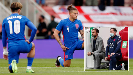 England took the knee ahead of their match against Romania © Lee Smith / Reuters