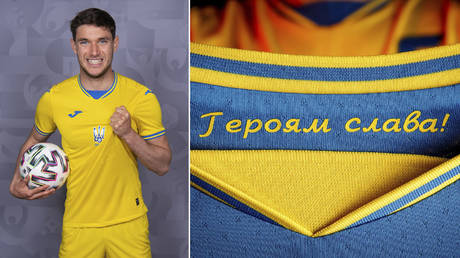 (L) Roman Yaremchuk of Ukraine poses during the official UEFA Euro 2020 media access day on May 31, 2021 in Kharkov, Ukraine. © Oliver Hardt - UEFA/UEFA via Getty Images; (R) A slogan reads "Glory to the heroes!" on Ukraine's new national team shirt. © Facebook@ Andrii Pavelko via REUTERS