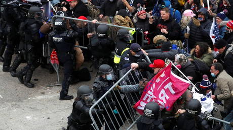 FILE PHOTO: Pro-Trump protesters clash with police during a rally to contest the certification of the 2020 presidential election results, at the US Capitol Building in Washington, DC, January 6, 2021.