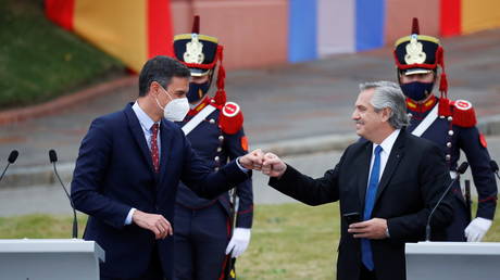 &lsquo;Brazilians came from the jungle&rsquo;?! Argentine president forced to apologize after &lsquo;racist&rsquo; quote causes uproar