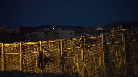 20 Civil Guards injured thwarting attempt by over 150 migrants to enter Spain&rsquo;s Melilla enclave