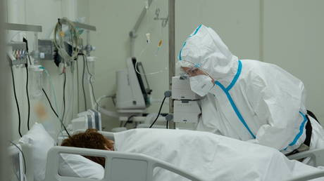 FILE PHOTO: A medical worker takes care of a patient at a temporary hospital in the Krylatskoye Ice Palace, where patients suffering from the coronavirus disease (COVID-19) are treated, in Moscow, Russia June 11, 2021. © Denis Grishkin/Moscow News Agency/Handout via REUTERS