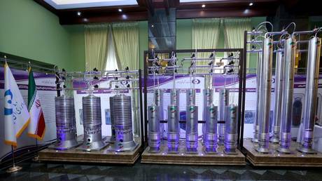 A number of new generation Iranian centrifuges are seen on display during Iran's National Nuclear Energy Day in Tehran, Iran (FILE PHOTO) © Iranian Presidency Office/WANA (West Asia News Agency)/Handout via REUTERS