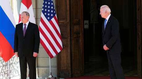 US President Joe Biden and Russia's President Vladimir Putin meet for the U.S.-Russia summit at Villa La Grange in Geneva, Switzerland June 16, 2021. © Alexander Zemlianichenko/Pool via REUTERS