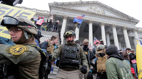 FILE PHOTO: Members of the 'Oath Keepers' militia protest against the certification of the 2020 US presidential election on Capitol Hill, Washington, DC, January 6, 2021 © Reuters / Jim Bourg