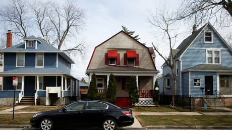 A view shows houses in the Fifth Ward in Evanston, Illinois, U.S., March 18, 2021. © REUTERS/Eileen T. Meslar