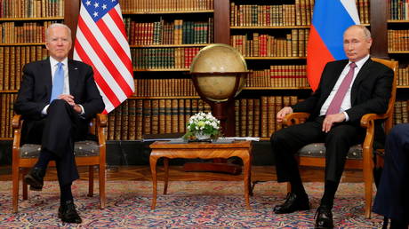 US President Joe Biden and Russia's President Vladimir Putin meet for the U.S.-Russia summit at Villa La Grange in Geneva, Switzerland, June 16, 2021. © REUTERS/Denis Balibouse