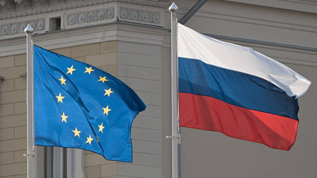 EU and Russian flags © Sputnik / Sergey Guneev