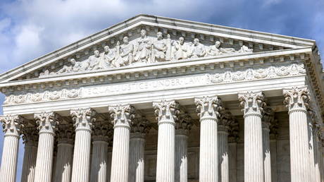 FILE PHOTO: The United States Supreme Court in Washington, US, May 17, 2021. © REUTERS/Evelyn Hockstein