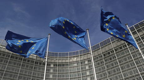 FILE PHOTO: European Union flags flutter outside the European Commission headquarters in Brussels, Belgium, March 24, 2021. © REUTERS/Yves Herman