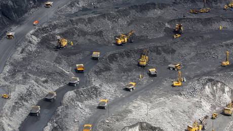 Russia&rsquo;s largest gold mining company to boost output amid global production drop