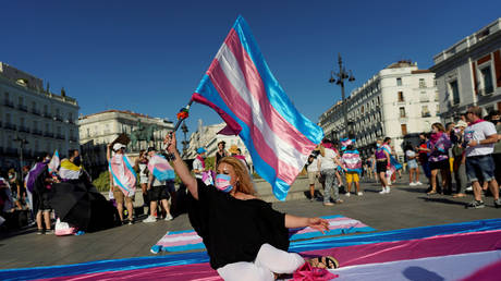 Activists claim that changing sex is a way to solve your problems, but will it really make you happy? Some experts aren&rsquo;t so sure